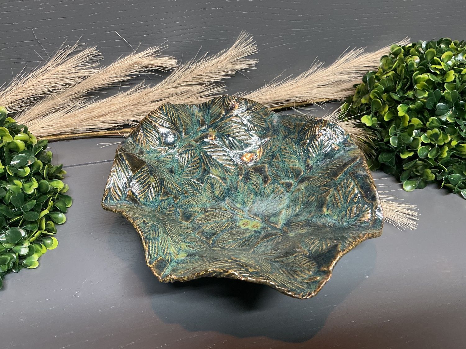 Wavy Bowl leaf - Pottery