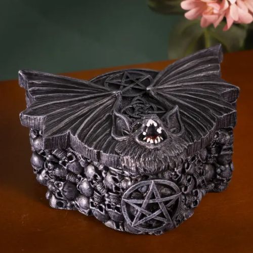 Vampire Bat Box w/ Pentacle