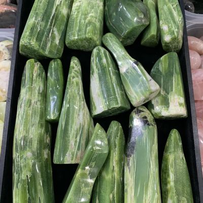 Tremolite Freeform 3"-10" - Select