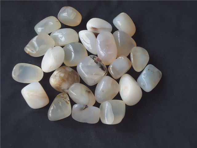 Agate White Tumbled Stone .5&quot;-.75&quot;