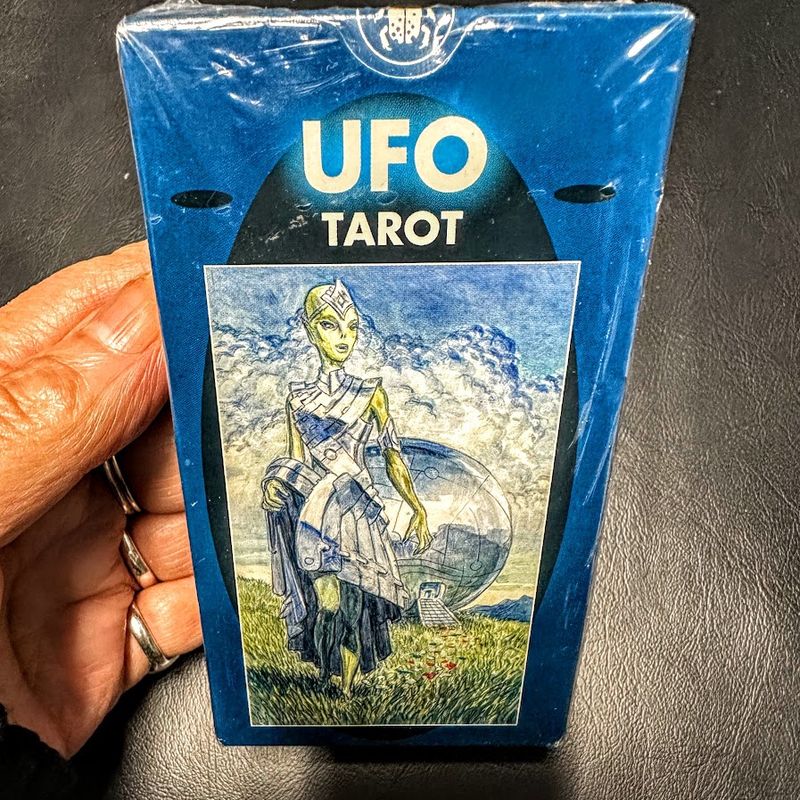 UFO Tarot Deck OOP New! Sealed! Lo Scarabeo