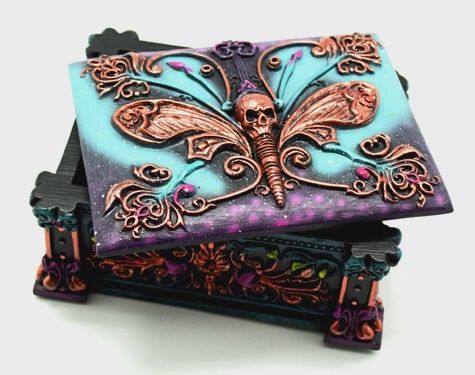 Box Resin Death Moth 5x4.5x2.5&quot;