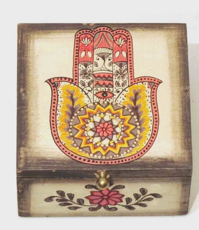Box Wood w/Hamsa Hand on top