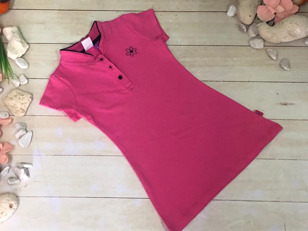 VESTIDO LISO C/1 FLOR BORDADA ROSA