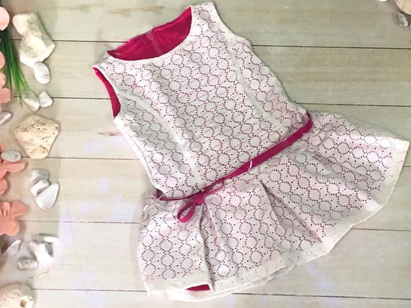 VESTIDO PETO LARGO CINTO CHAROL BLANCO C FUSHIA