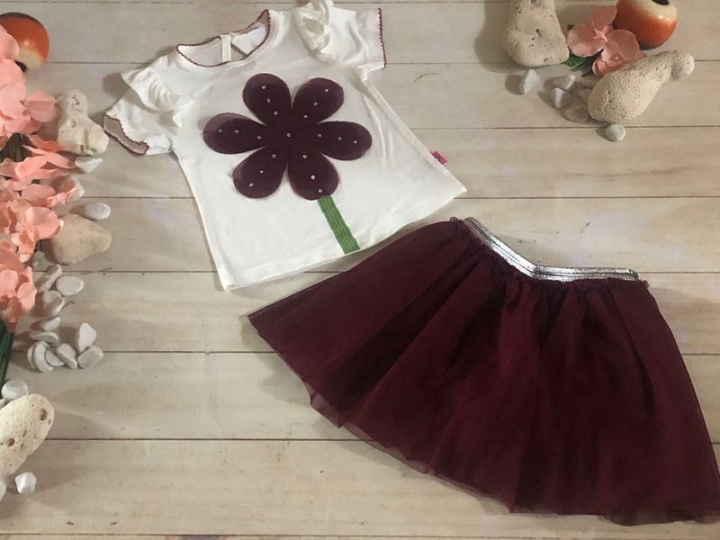 CONJUNTO 2PZ BLUSA FLOR GRANDE C/TUL TINTO