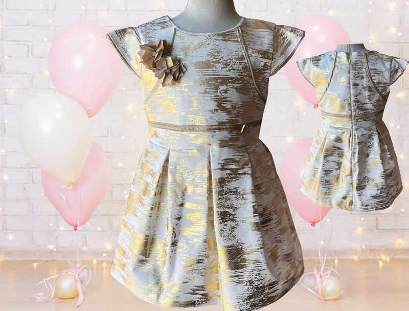 VESTIDO RECTO COLOR DORADO