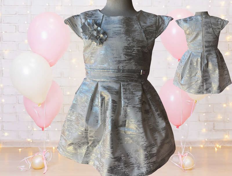 VESTIDO RECTO COLOR PLATA