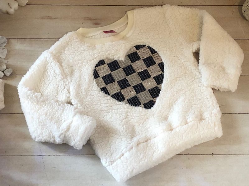 SUDADERA  BLANCA NIÑA CORAZON