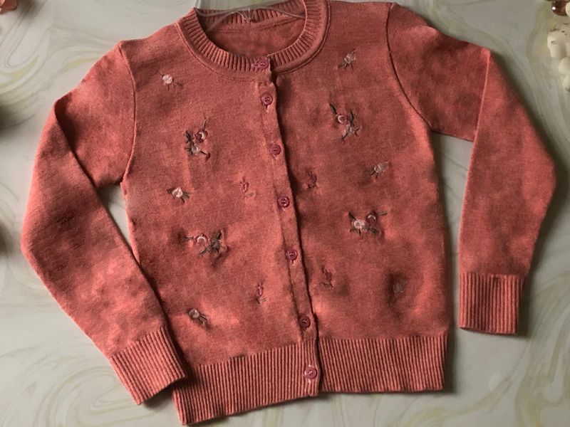 SWETER ABIERTO LIGERO BORDADO AL FRENTE SALMON