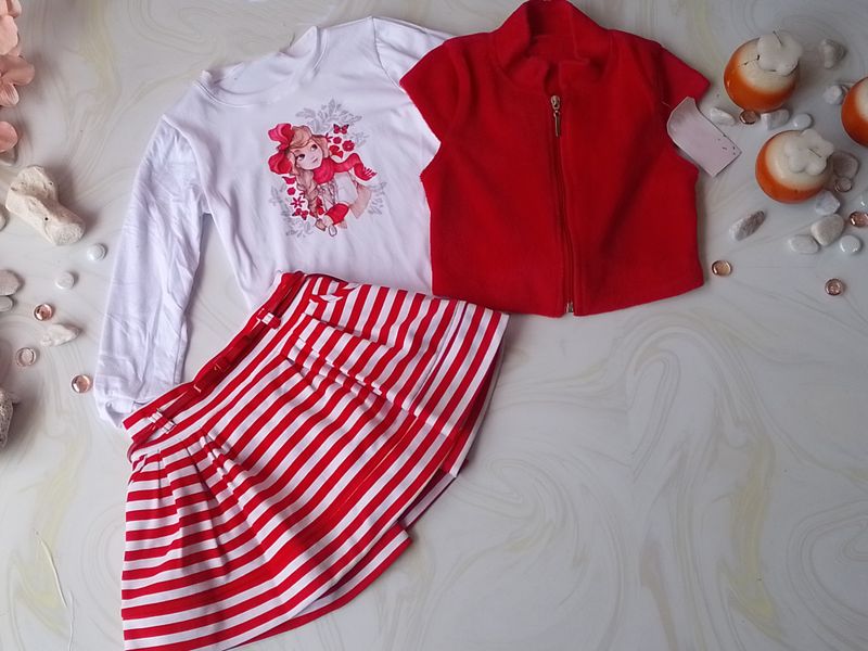 CONUNTO NIÑA FALDA ROSA Y CHALECO ROJO