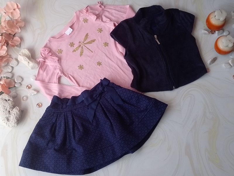 CONUNTO NIÑA FALDA AZU Y CHALECO AZUL BLUSA ROSA