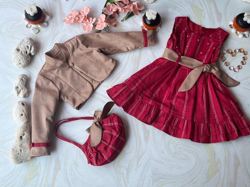 VESTIDO CON TORERA EN COLOR ROJO