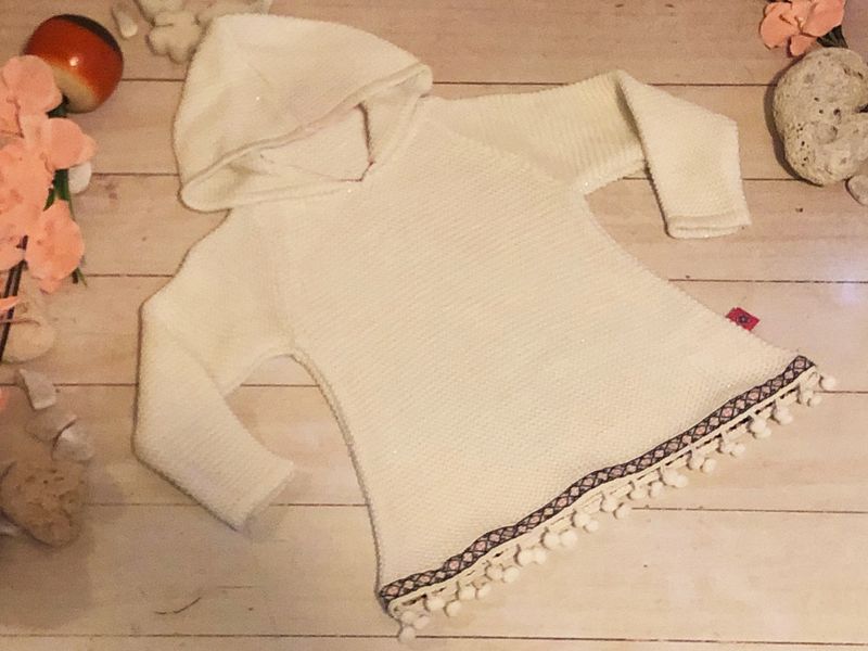 SWEATER NIÑA C/CAPUCHA POMPONES BEIGE