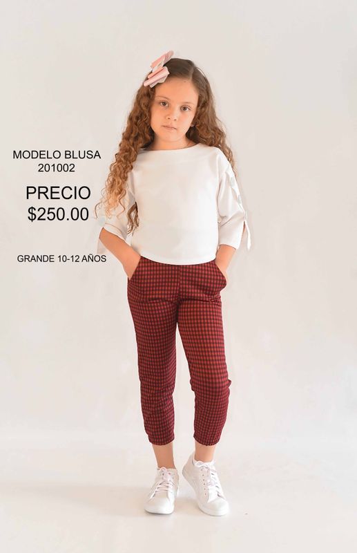 BLUSA COLOR HUESO CON BOTONES EN MANGA