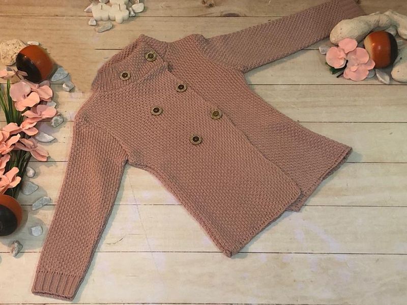 SUETER TEJIDO CON BOTONES COLOR PALO DE ROSA
