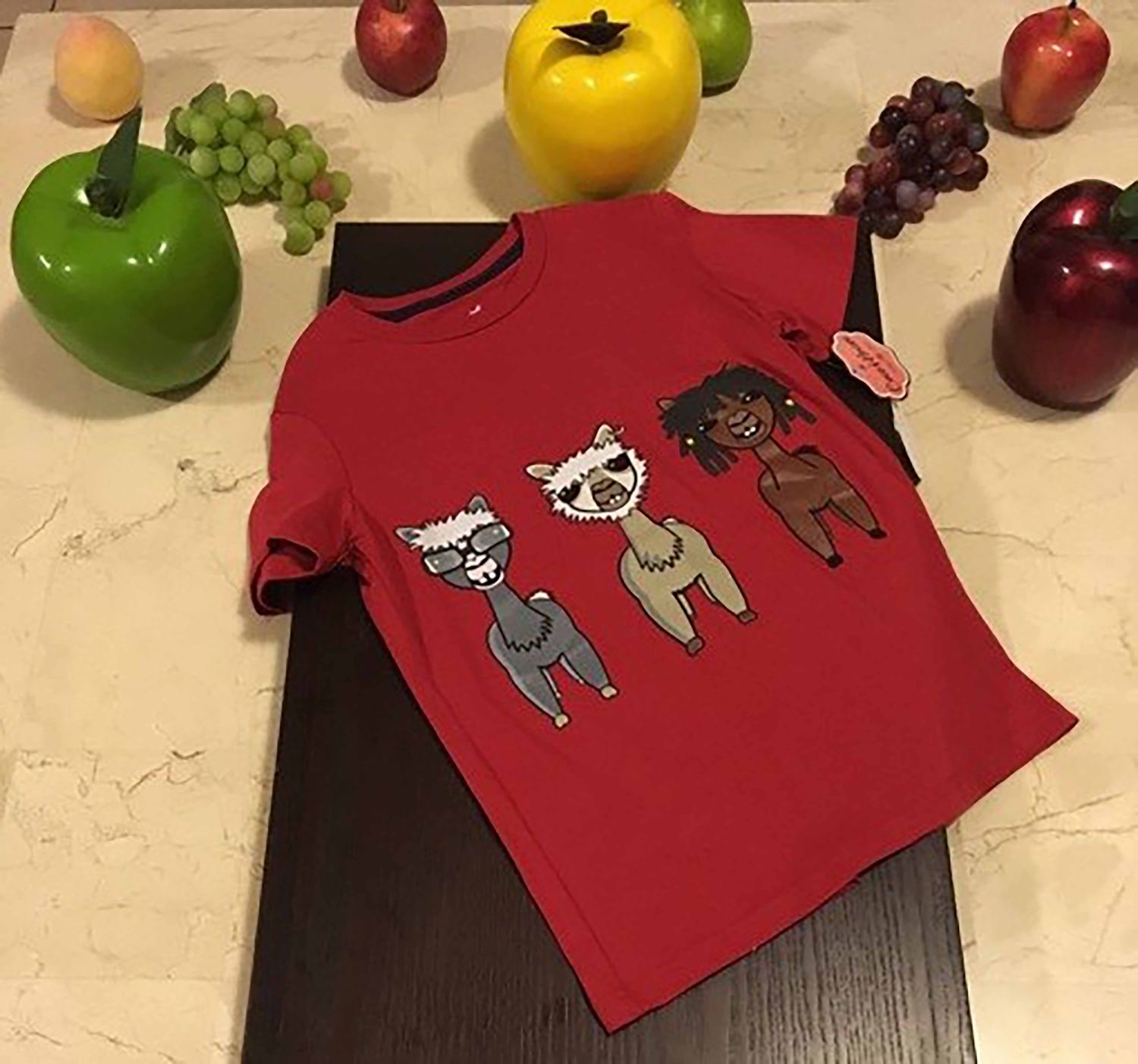 PLAYERA COLOR ROJO LLAMAS