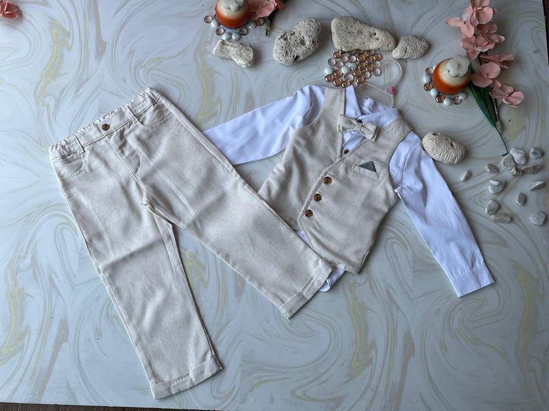 CONJUNTO. 3 PZAS CEREMONIA BEIGE CON CHALECO EN LINO