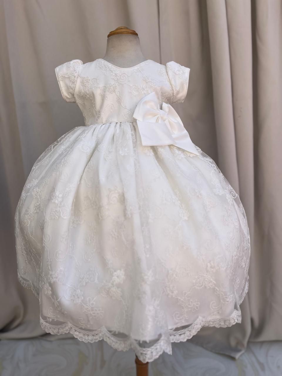 VESTIDO DE CEREMONIA BORDADO EN BEIGE