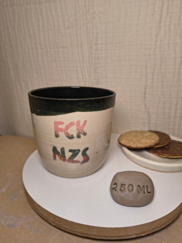 Statement Becher "FCK NZS" 250 ml