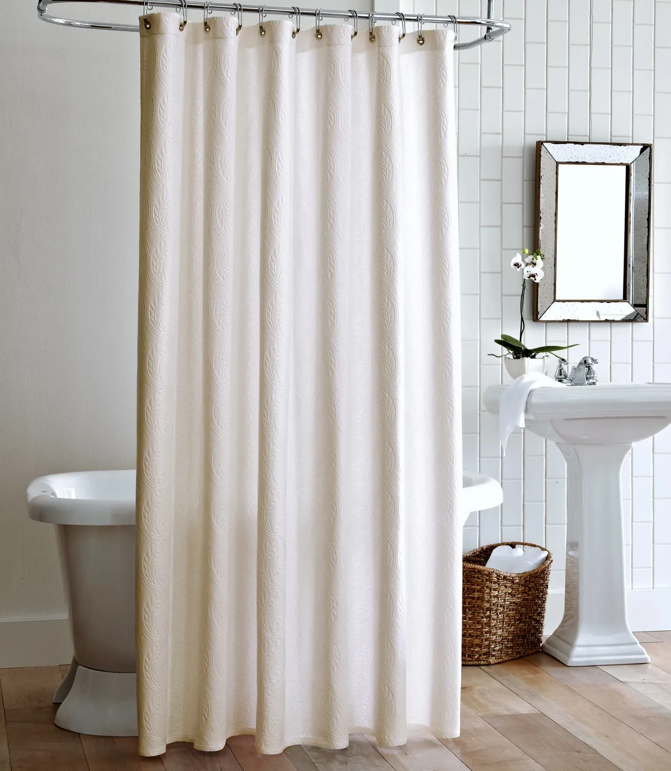 VIENNA MATELASSÉ SHOWER CURTAIN