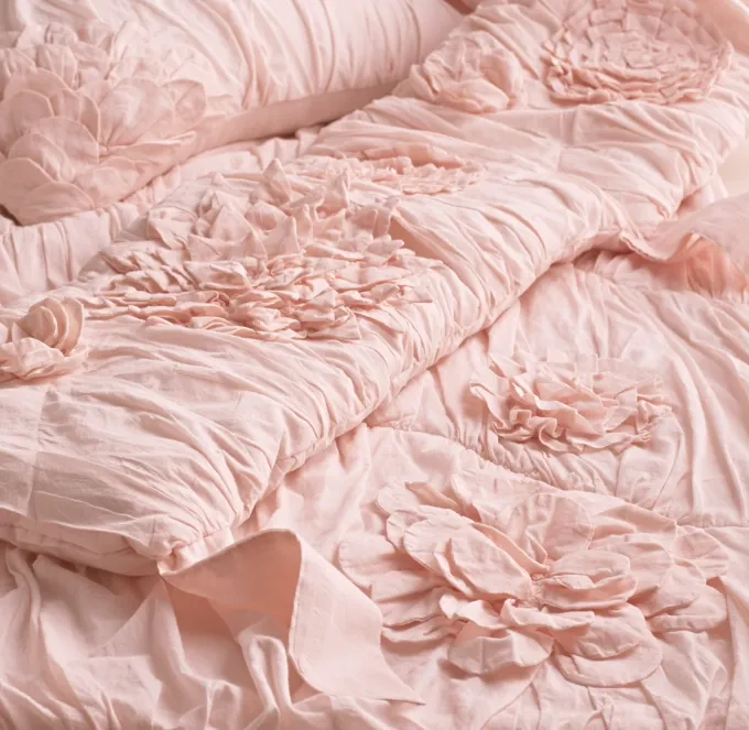 Washed Appliquéd Fleur Toddler Quilt