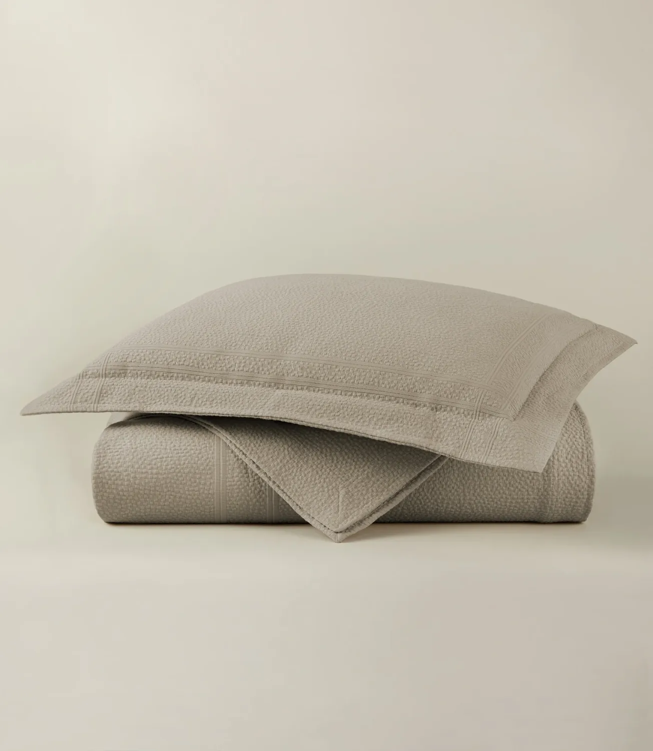 Montauk Matelassé Coverlet - Platinum