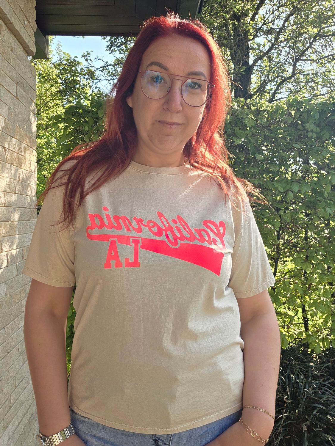 Shirt Nova - beige met neon California opdruk