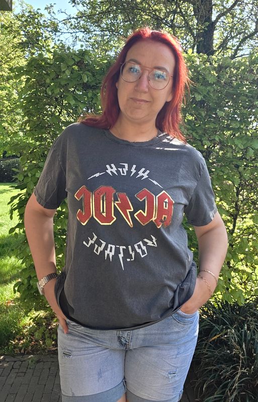 Shirt Ivy - stonewash AC/DC met goud detail