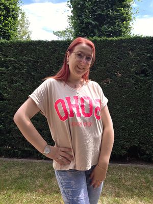 Shirt Faye - beige met neon SOHO opdruk