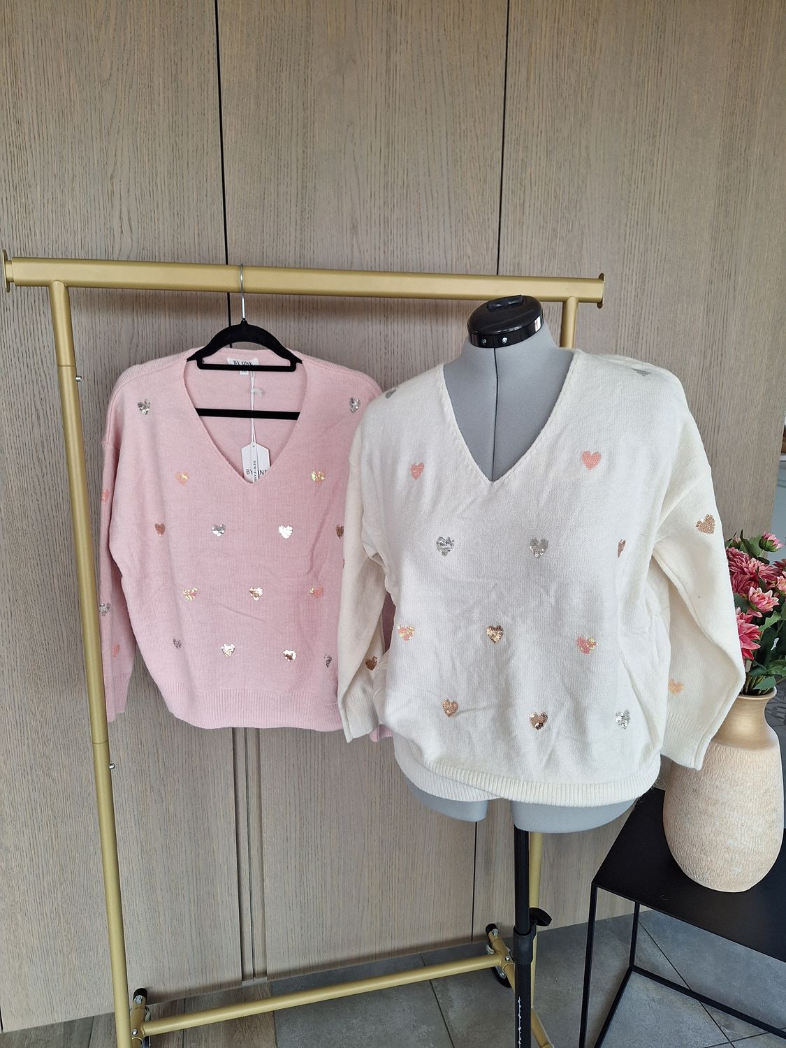 Trui Bieke - dun gebreid met pailletten hartjes Trui Bieke - dun gebreid met pailletten hartjes