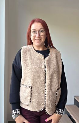Gilet Tammie - beige bouclé met panter detail Gilet Tammie - beige bouclé met panter detail