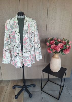 Blazer Fien - fleurig en veelzijdig vanaf maatje 48 Blazer Fien - fleurig en veelzijdig vanaf maatje 48