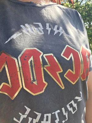 Shirt Ivy - stonewash AC/DC met goud detail
