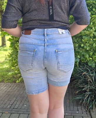 Short Kiara - Karostar stretch met detail aan zak