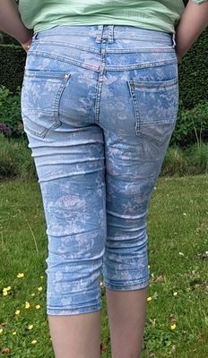 Capribroek Kamille - Karostar stretch met bloemen