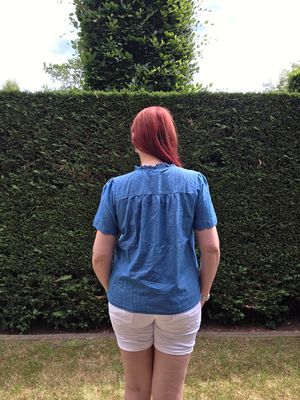 Top Shelly - ruffle kraagje en kersen detail