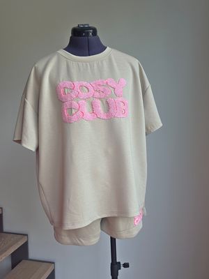 Set Lana - sweatshirt en short met cosy club opdruk
