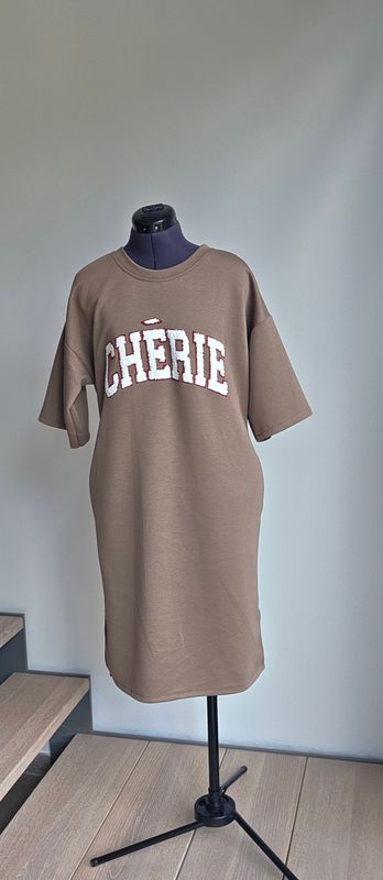 Sweater Dress Inez - sweater stof met chérie opdruk