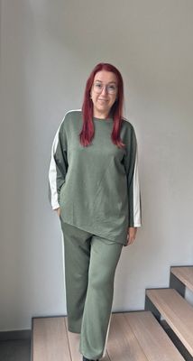 Set Isa - comfy met streem en asymmetrische sweater
