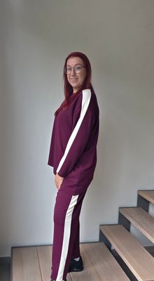 Set Isa - comfy met streem en asymmetrische sweater