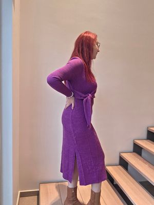 Jurk Nora - geknoopt in de taille in geribbeld stof