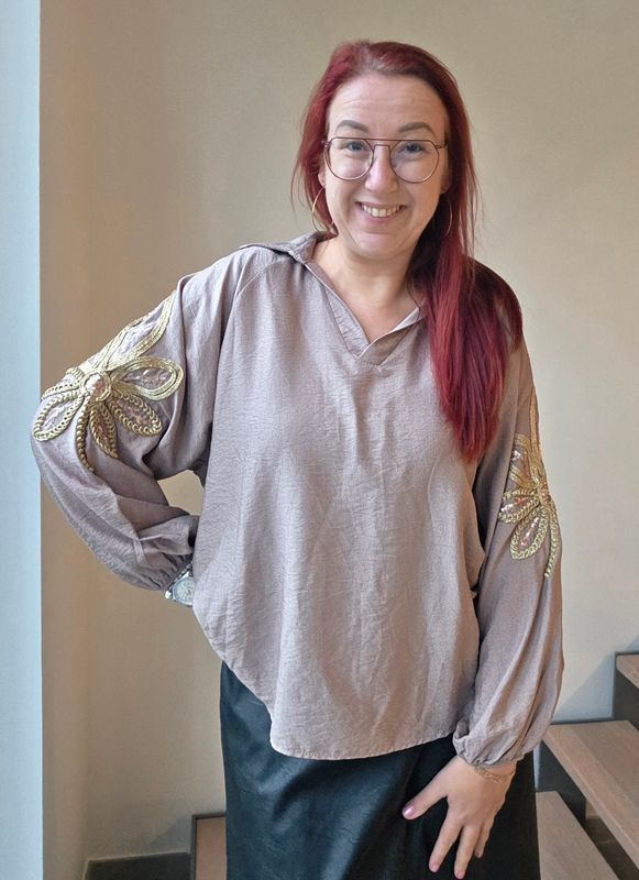 Blouse Ezra - goud borduursel en pailletten op mouw