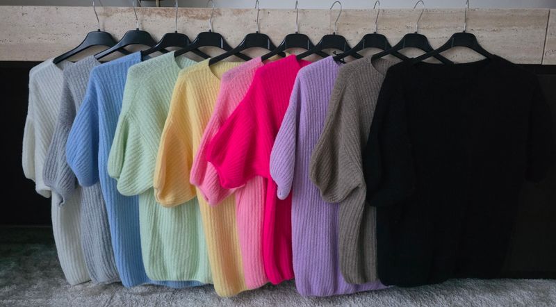 Truitje Gitte - basic met geribbeld stofje Truitje Gitte - basic met geribbeld stofje