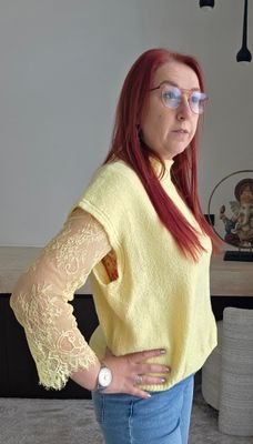 Truitje Roos - oversized basic met kant in verwerkt