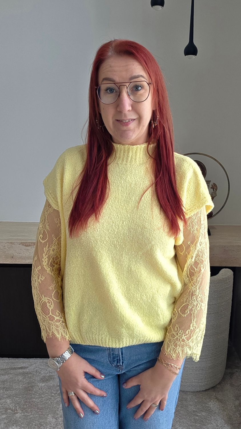 Truitje Roos - oversized basic met kant in verwerkt