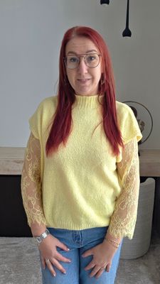 Truitje Roos - oversized basic met kant in verwerkt