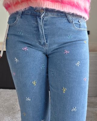 Broek Mia - schattige geborduurde strikjes