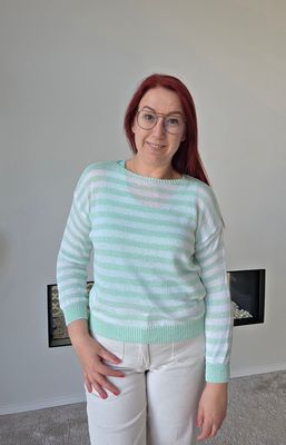 Truitje Livia - zeer dun gebreid met strepen