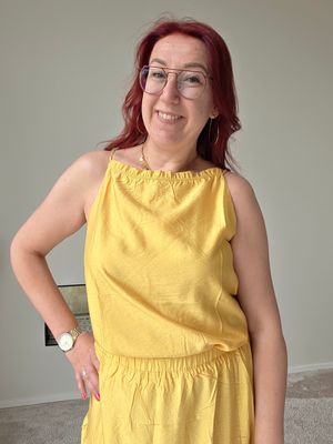 Top Martinez - oker satin look